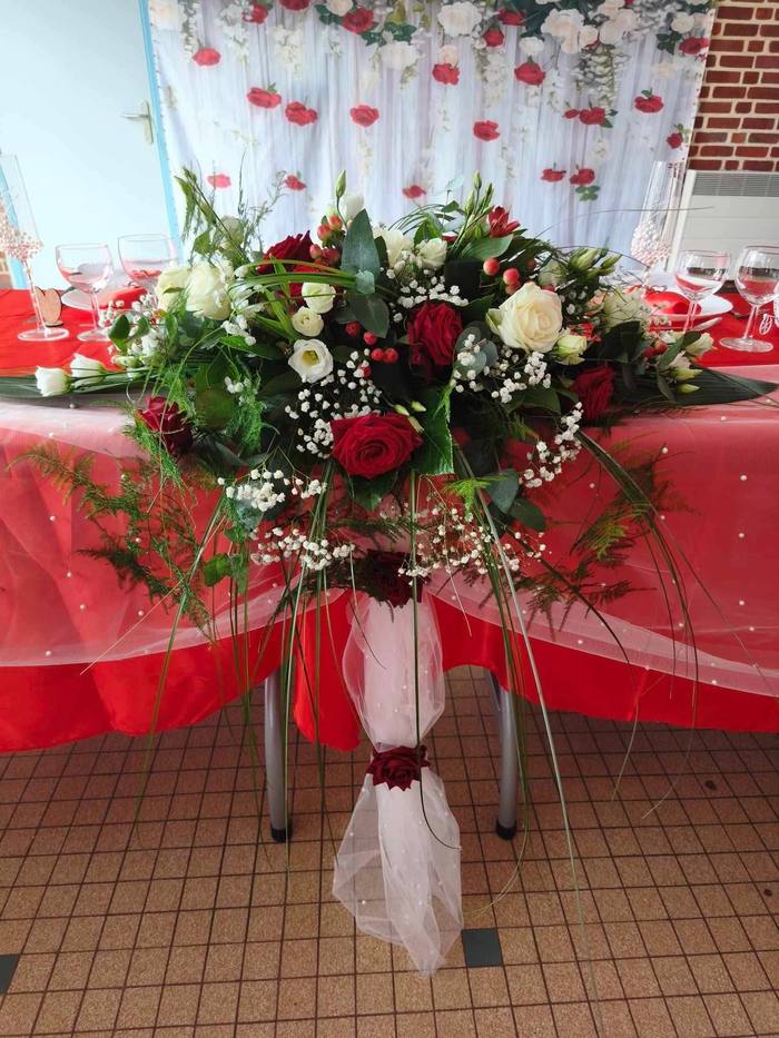 Bouquet de mariage aux roses rouges et blanches