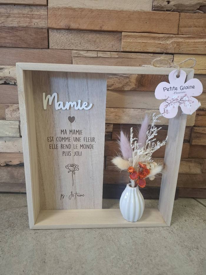 Cadre en bois « Mamie » avec petit vase de fleurs séchées