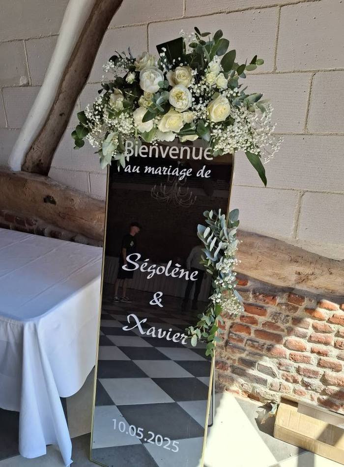 Miroir de bienvenue fleuri pour la cérémonie de Ségolène et Xavier