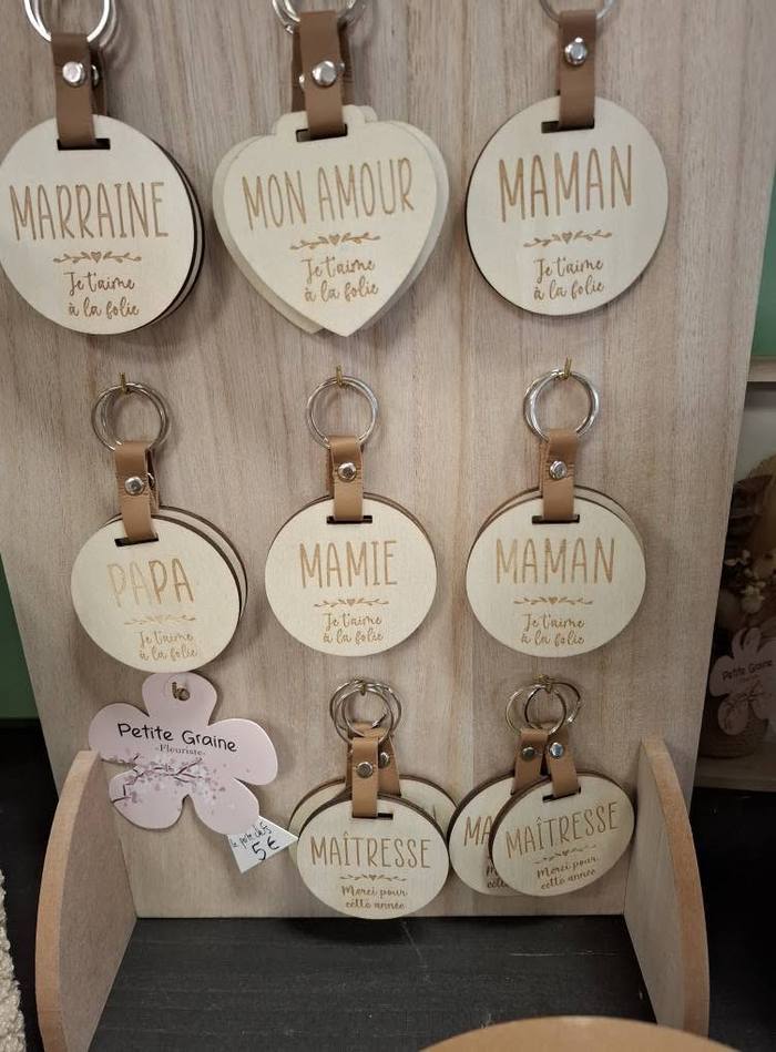 Porte-clés en bois gravés — Maman, Papa, Mamie, Marraine, Maîtresse